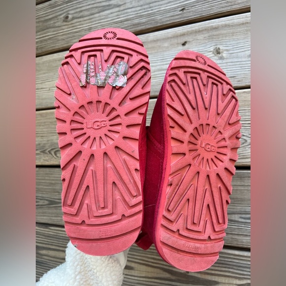 UGG Red Chukka Neumel Boots Red Suede Shearling Fur Lined Women’s Sz 6 - Picture 10 of 11